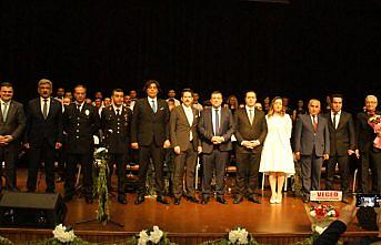 Çocuk istismarına tepki için protokol üyeleri sahnede