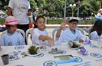 Çocuklar atık malzemelerden oyuncak yaptı