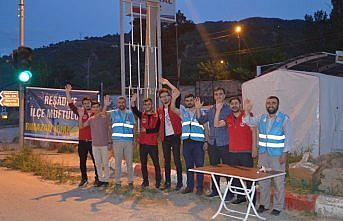 D-100 kara yolunda yolculara iftarlık ikramı