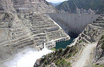 Deriner Barajı'nda dolusavaklardan su bırakıldı