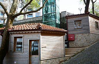 Doğasever işletmeci çınar ağacını yapılara dahil etti