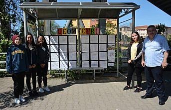 Dolmuş durağını sınıf ortamına çevirdiler