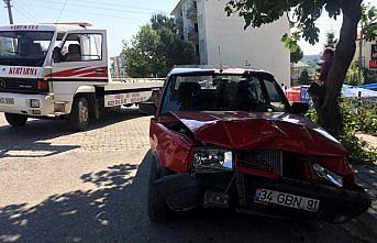 Düzce'de iki otomobil çarpıştı: 4 yaralı