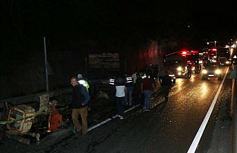 Düzce'de yolcu otobüsü traktörle çarpıştı: 1 ölü, 12 yaralı