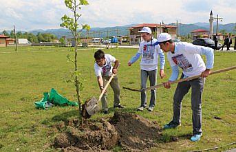Engelliler ağaç dikti