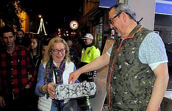 Gemi maketiyle dolaşarak bahşiş topladılar