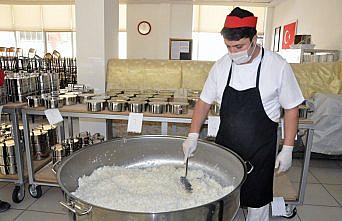 İftar yemeği ihtiyaç sahiplerinin ayağına gidiyor