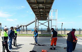 Kamyonun damperi üst geçide çarptı: 2 yaralı