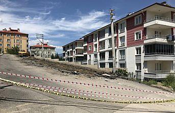 Karabük'te yolda çatlaklar oluştu