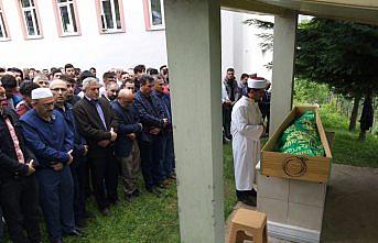 Lise öğrencisinin cenazesini imam babası kıldırdı