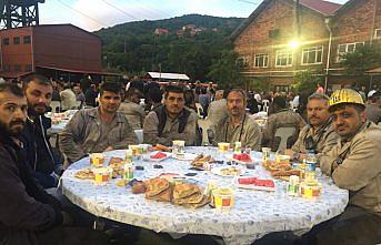 Madenciler iftar yaptı