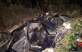 Metruk binaya çarpan otomobilin sürücüsü öldü