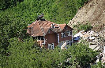 Ordu'da heyelanlı bölgedeki 15 ev yıkıldı