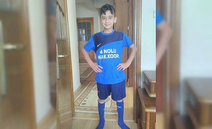 Otomobil çocuklara çarptı: 1 ölü, 1 yaralı