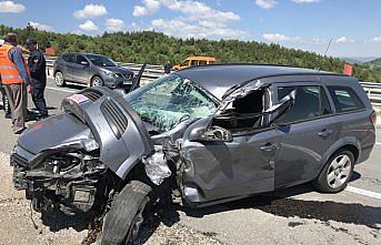 Otomobil temizlik aracına çarptı: 2 yaralı