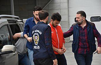 Şampiyonluk kutlamalarında taraftara bıçak çeken iki kişiye gözaltı