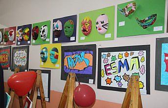 Taşova’da resim ve tasarım sergisi açıldı