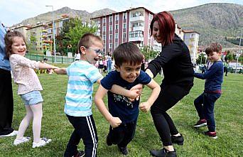 Unutulan çocuk oyunlarını oynadılar