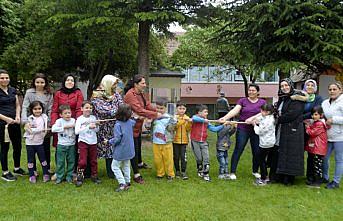 Unutulmaya yüz tutmuş sokak oyunlarını oynadılar