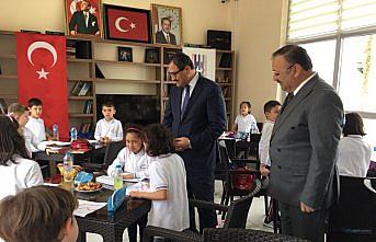 Vali Sarıfakıoğulları öğrencileri yalnız bırakmadı