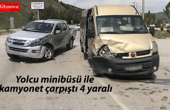 Yolcu minibüsü ile kamyonet çarpıştı 4 yaralı