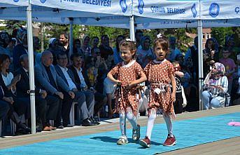 Anaokulu öğrencilerinden geri dönüşüm defilesi