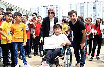 Bedensel engelli Sadık karnesini tango yaparak kutladı