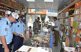 Havza'da zabıta, şeker ve çikolata tezgahlarını denetledi