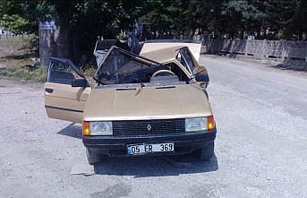 Hurdaya dönen araçtan yara almadan kurtuldu