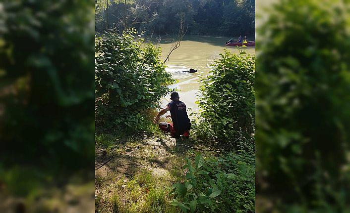 Irmakta mahsur kalan manda kurtarıldı