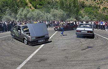 Modifiyeli araç tutkunları Gümüşhane'de