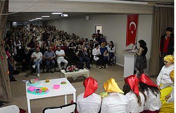 Öğrencilerden İngilizce tiyatro oyunu