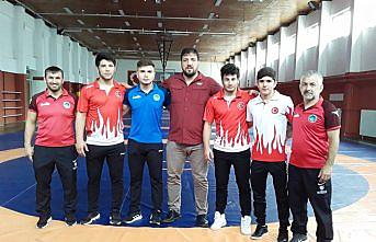 Ordulu milli güreşçilerin madalya sevinci