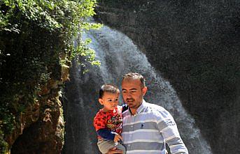 Örümcek Ormanları'ndaki şelale ziyaretçilerini bekliyor