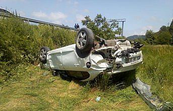 Sinop'ta otomobil tarlaya devrildi: 1 ölü, 4 yaralı