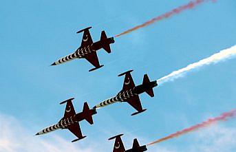 Türk Yıldızları ve SOLOTÜRK Amasya semalarında uçtu