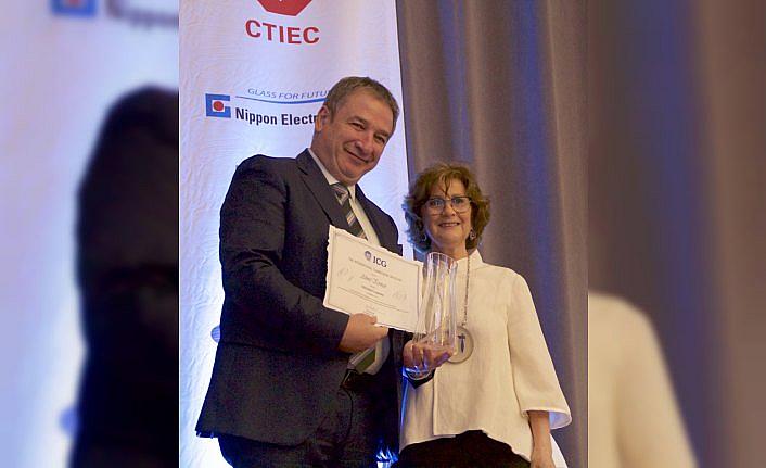 Uluslararası Cam Komisyonu'ndan Prof. Dr. Ahmet Kırman'a ödül
