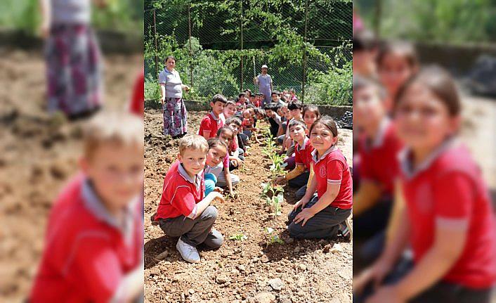 Üretimin değerini uygulayarak öğreniyorlar