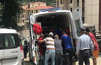 Zonguldak'ta kamyon devrildi: 1 yaralı