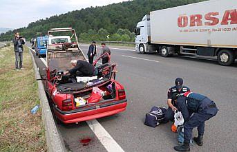 Anadolu Otoyolu'nda otomobil karşı yöne geçti: 1 ölü, 2 yaralı