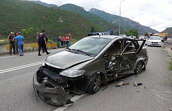 Artvin'de zincirleme trafik kazası: 7 yaralı