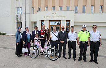 Babasına not verdi bisiklet kazandı