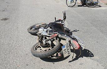 Bafra'da traktörün çarptığı motosiklet sürücüsü yaralandı