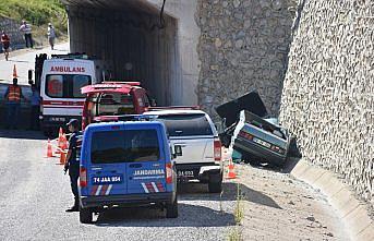 Bartın'da otomobil üst geçitten düştü: 1 ölü, 4 yaralı