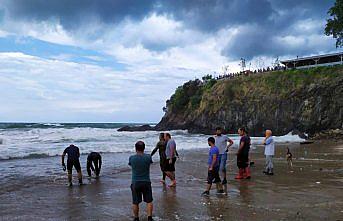 Denizde kaybolan öğretmeni arama çalışmaları sürüyor