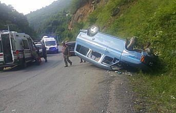 Giresun'da minibüs devrildi: 5 yaralı