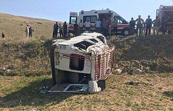Gümüşhane'de minibüs şarampole devrildi: 1 ölü, 18 yaralı