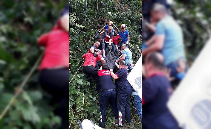 GÜNCELLEME - Giresun'da minibüs dereye yuvarlandı: 6 ölü, 5 yaralı