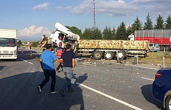 GÜNCELLEME - Otoyolda zincirleme trafik kazası: 1 ölü, 5 yaralı