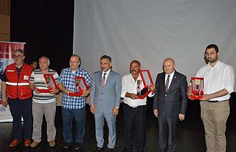 Kan bağışçılarına madalya ve plaket verildi